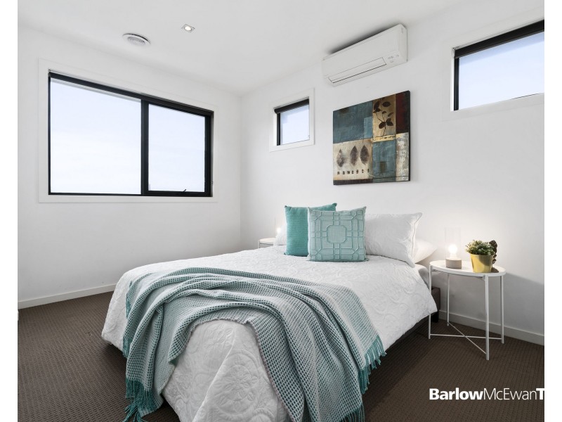 2/10 Laurie Street, Newport VIC 3015
