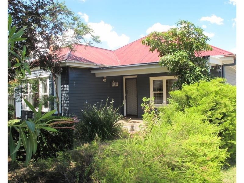 55 New Street, South Kingsville VIC 3015