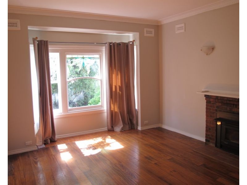 55 New Street, South Kingsville VIC 3015