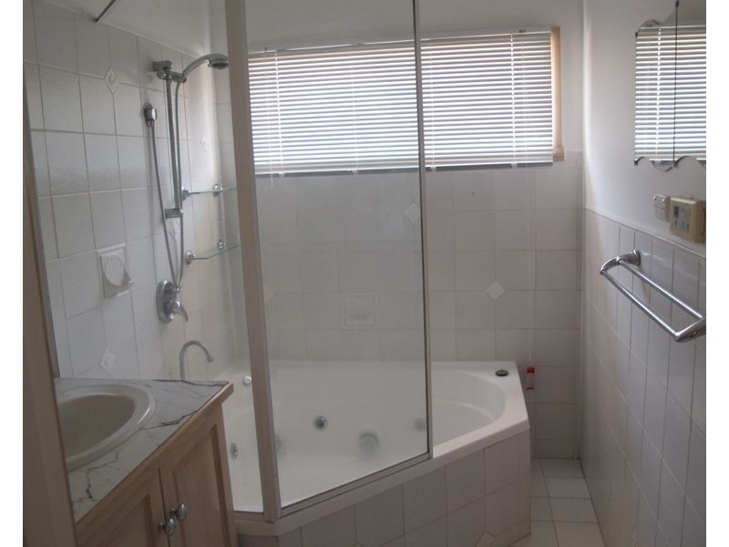 55 New Street, South Kingsville VIC 3015