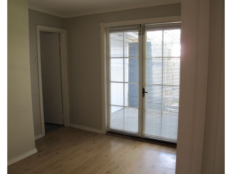 55 New Street, South Kingsville VIC 3015