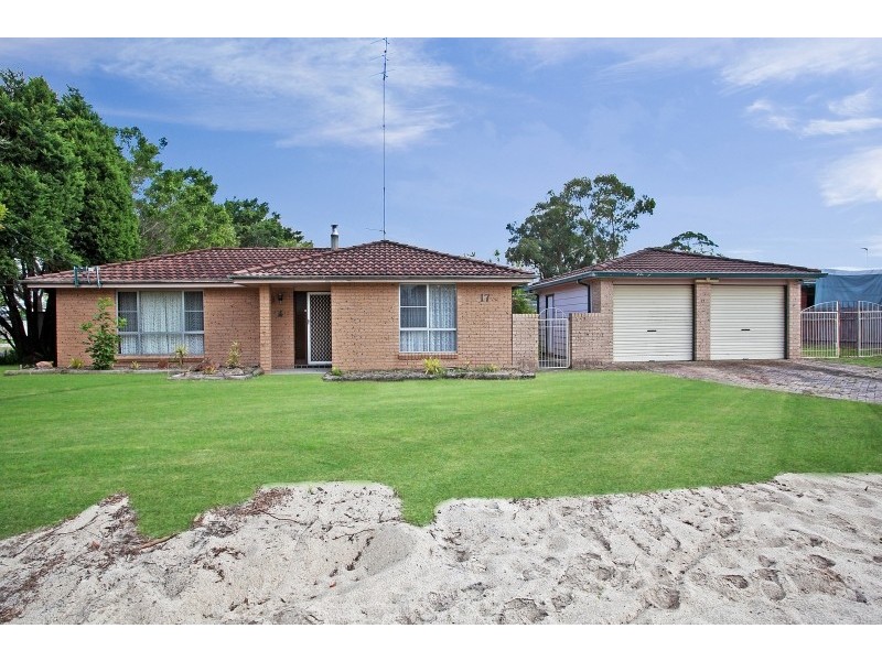 17 Clemenceau Crescent, Tanilba Bay NSW 2319