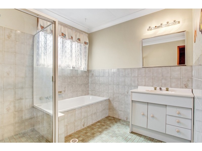 17 Clemenceau Crescent, Tanilba Bay NSW 2319