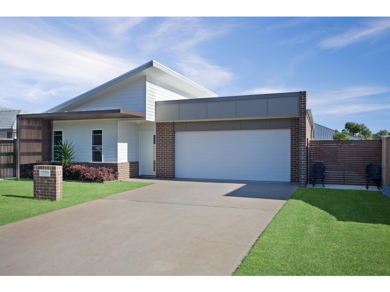 11 Garden way, Tanilba Bay NSW 2319