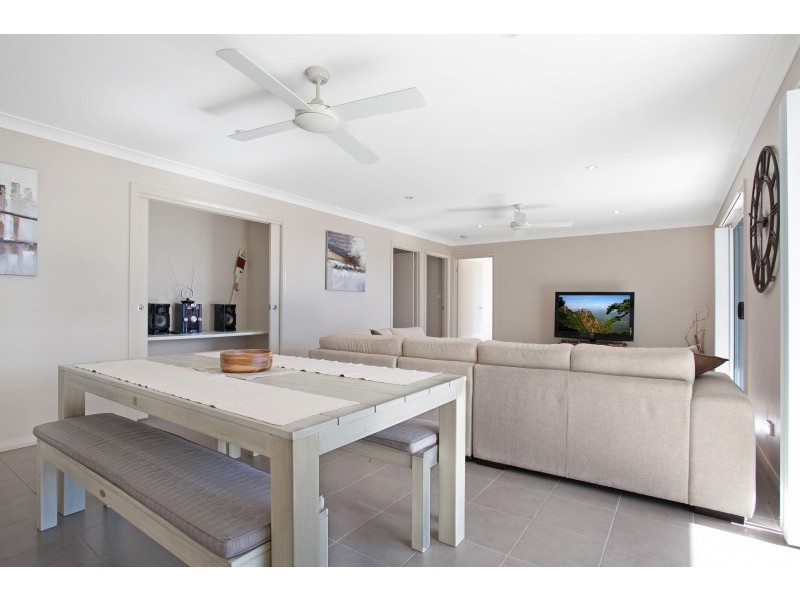 11 Garden way, Tanilba Bay NSW 2319