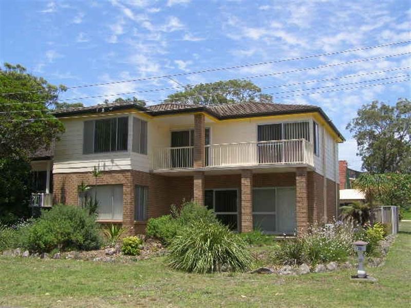 70 Peace Pde, Tanilba Bay NSW 2319