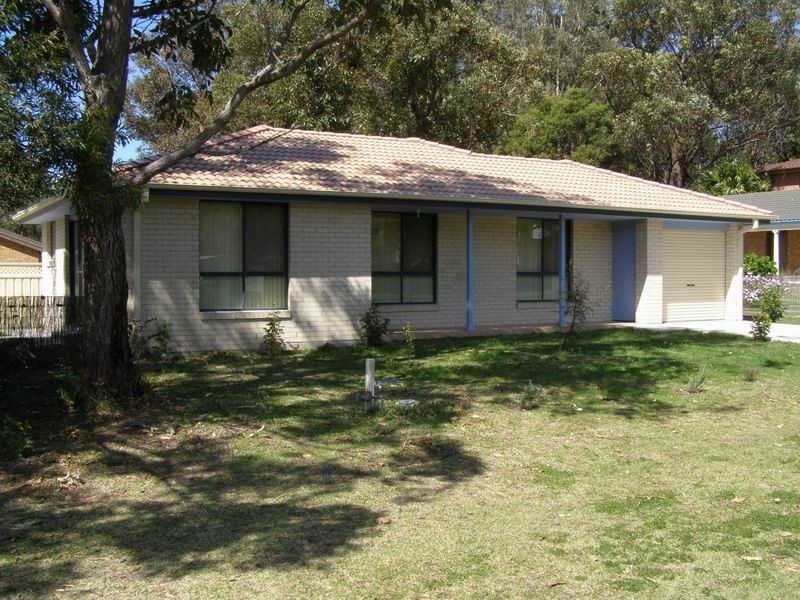 1 President Poincare Parade, Tanilba Bay NSW 2319