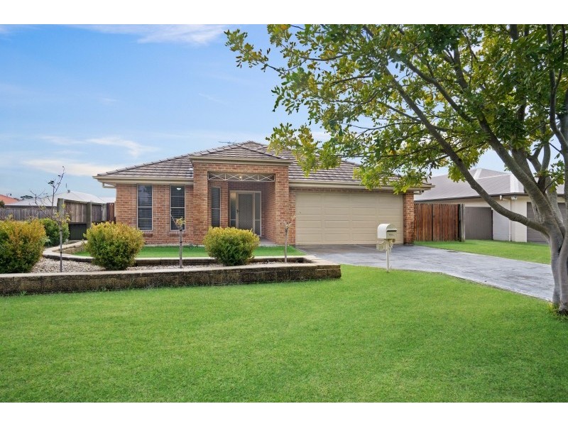 33 Broughton Circuit, Tanilba Bay NSW 2319