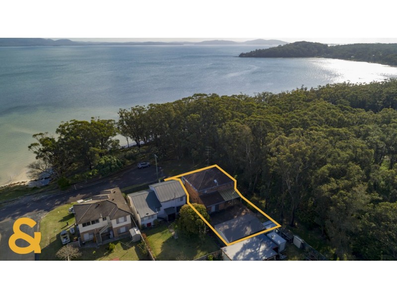 74 Peace Parade, Tanilba Bay NSW 2319