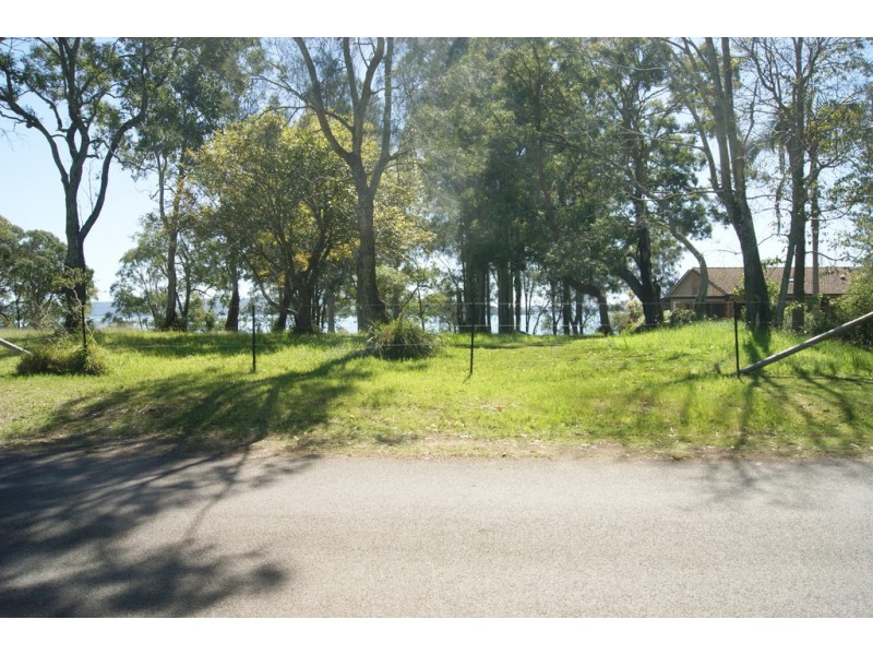 30 Caswell Crescent, Tanilba Bay NSW 2319