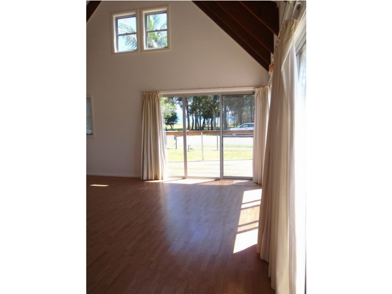 109 Cook Parade, Lemon Tree Passage NSW 2319