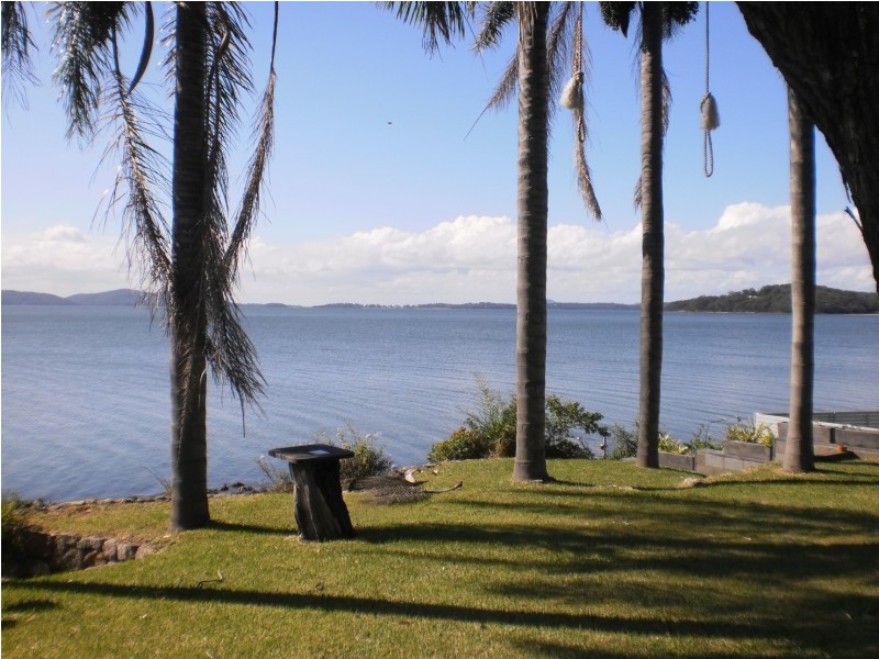 65 Caswell Crescent, Tanilba Bay NSW 2319