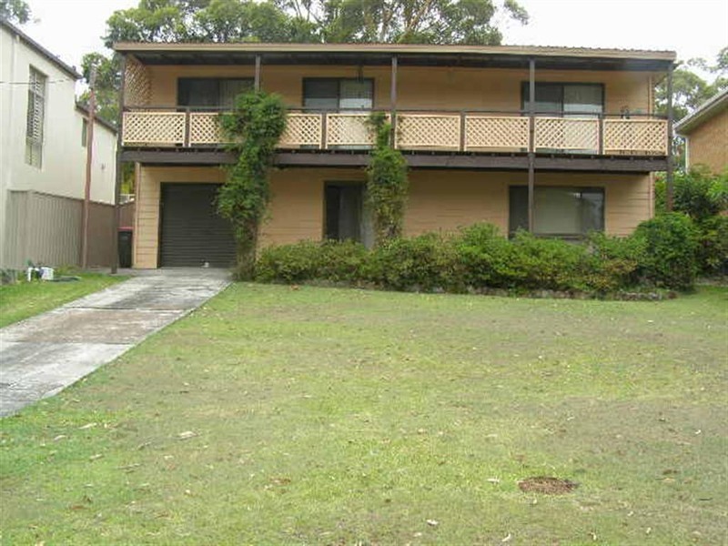 12 Beach Road, Lemon Tree Passage NSW 2319