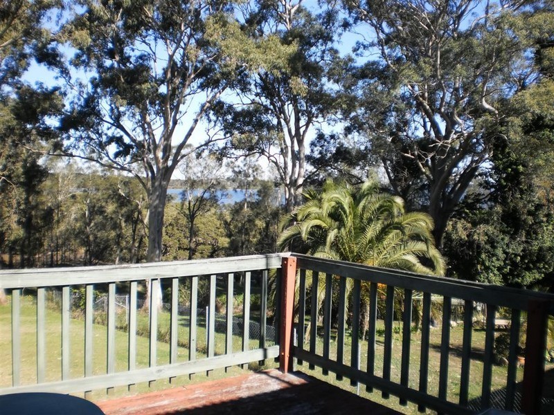 10 Caswell Crescent, Tanilba Bay NSW 2319