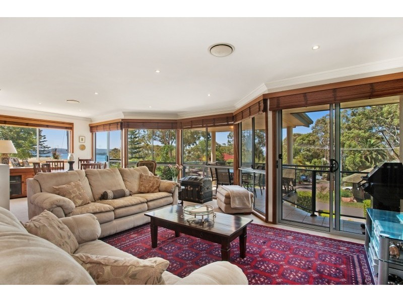 42 Caswell Crescent, Tanilba Bay NSW 2319