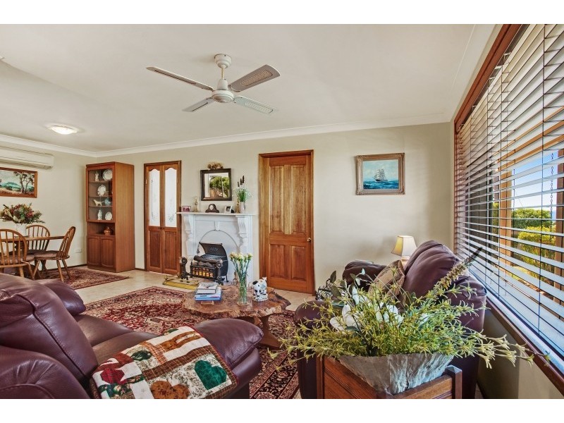 42 Caswell Crescent, Tanilba Bay NSW 2319