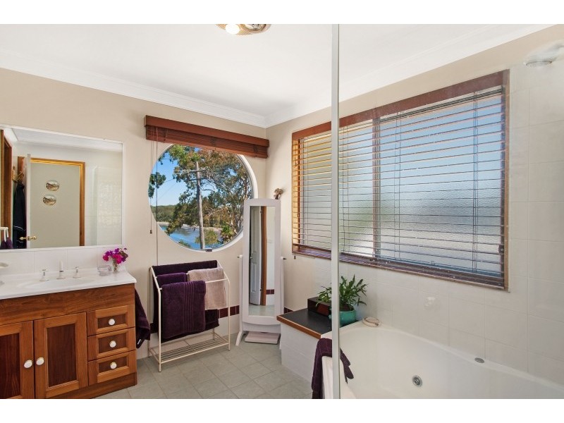 42 Caswell Crescent, Tanilba Bay NSW 2319