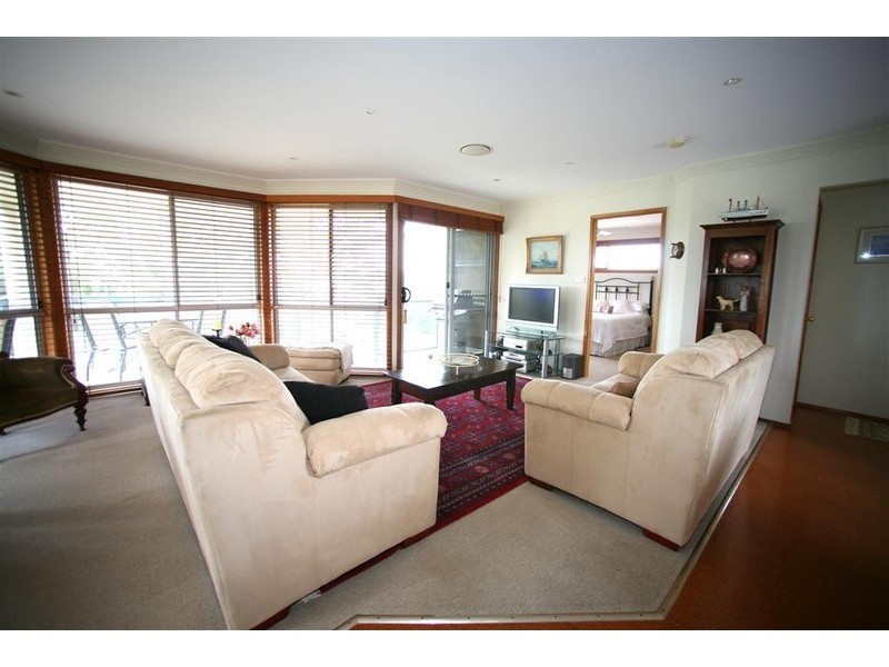 42 Caswell Crescent, Tanilba Bay NSW 2319