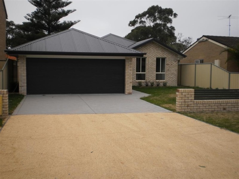 17A Lloyd George Grove, Tanilba Bay NSW 2319