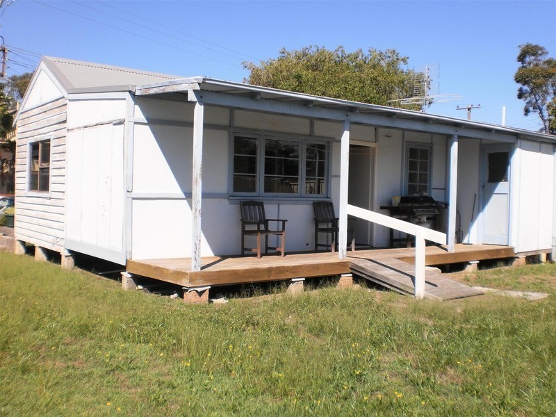 4 Meredith Avenue, Lemon Tree Passage NSW 2319