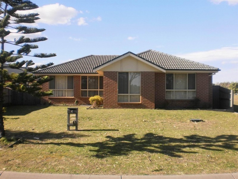 10 Broughton Circuit, Tanilba Bay NSW 2319