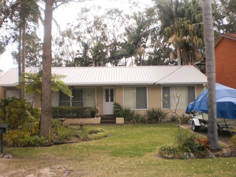 44 Francis Avenue, Lemon Tree Passage NSW 2319