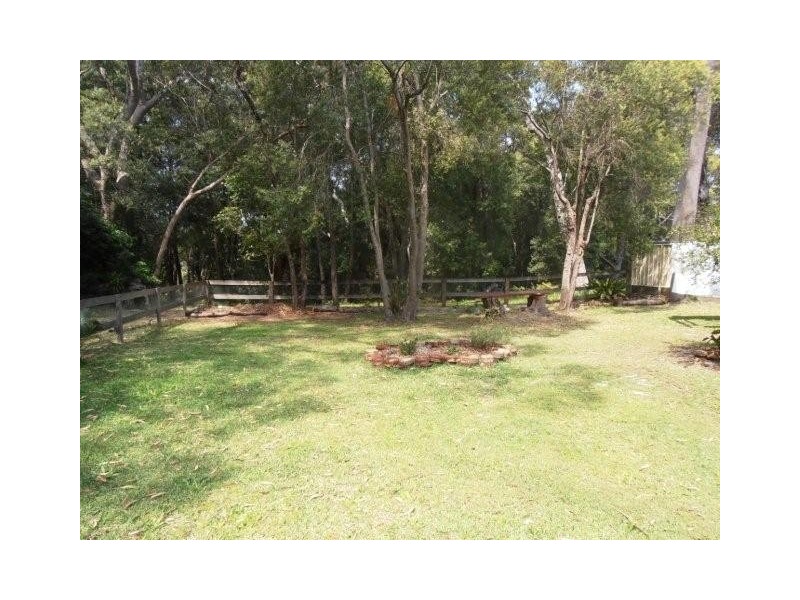 21 Helen Avenue, Lemon Tree Passage NSW 2319