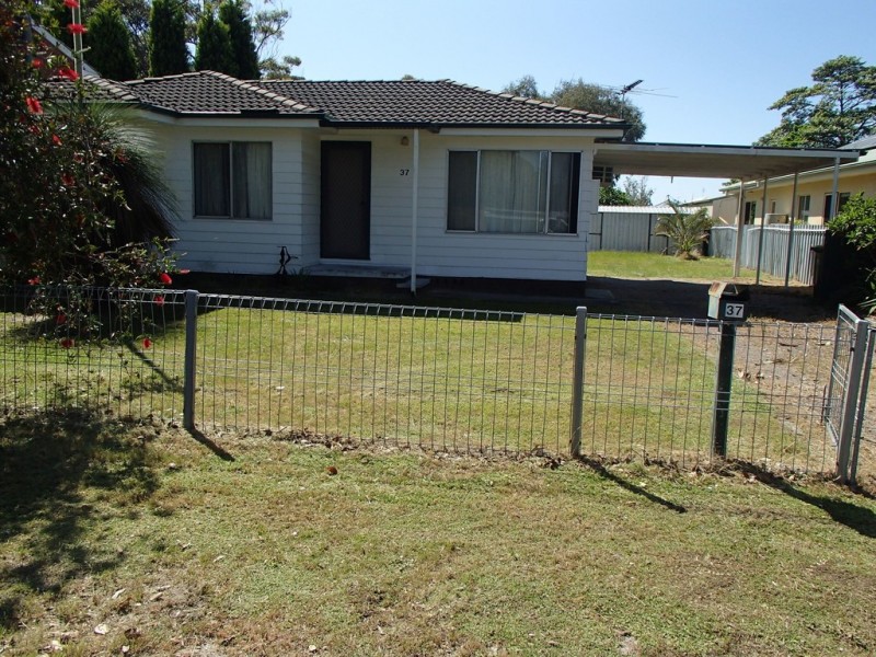 37 President Wilson Walk, Tanilba Bay NSW 2319