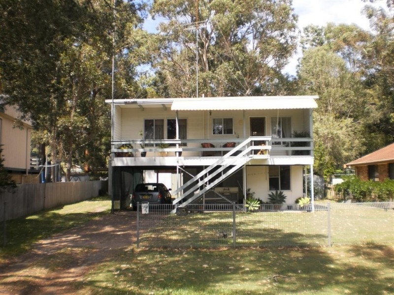 43 Francis Avenue, Lemon Tree Passage NSW 2319