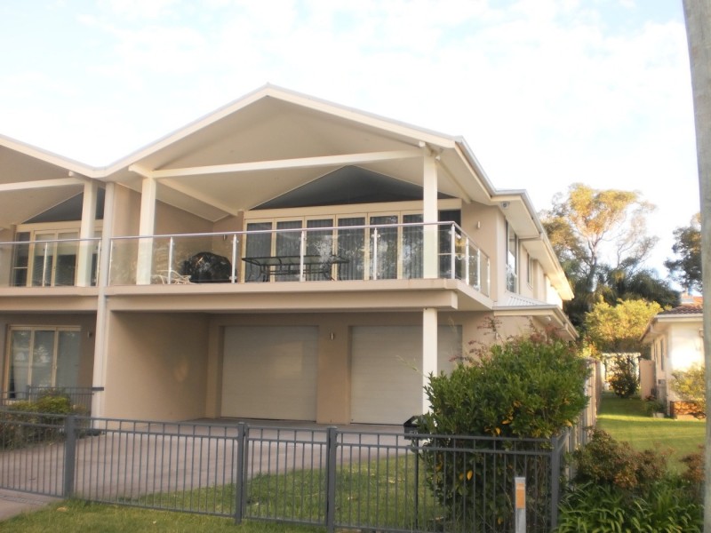 52 Peace Parade, Tanilba Bay NSW 2319