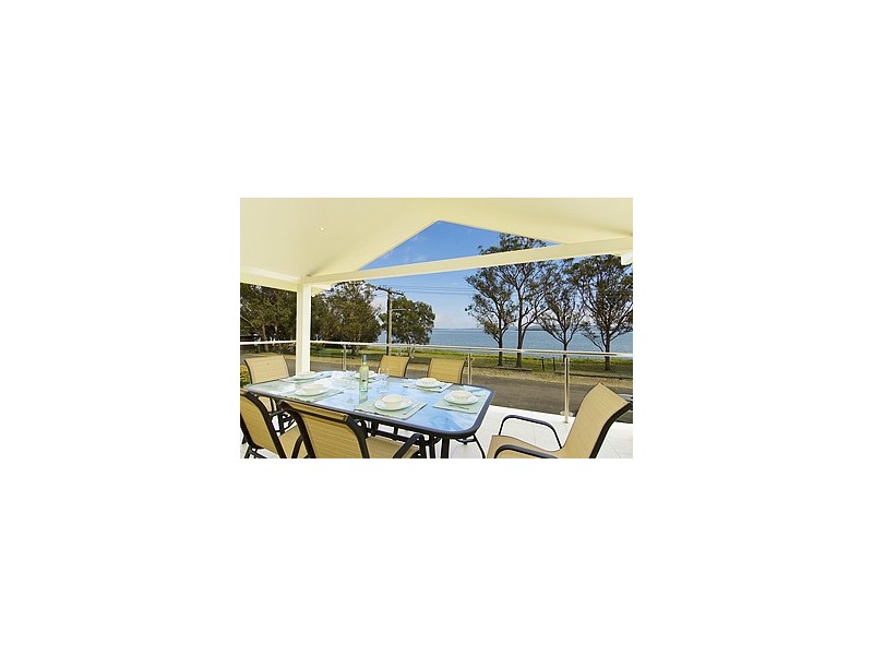 52 Peace Parade, Tanilba Bay NSW 2319