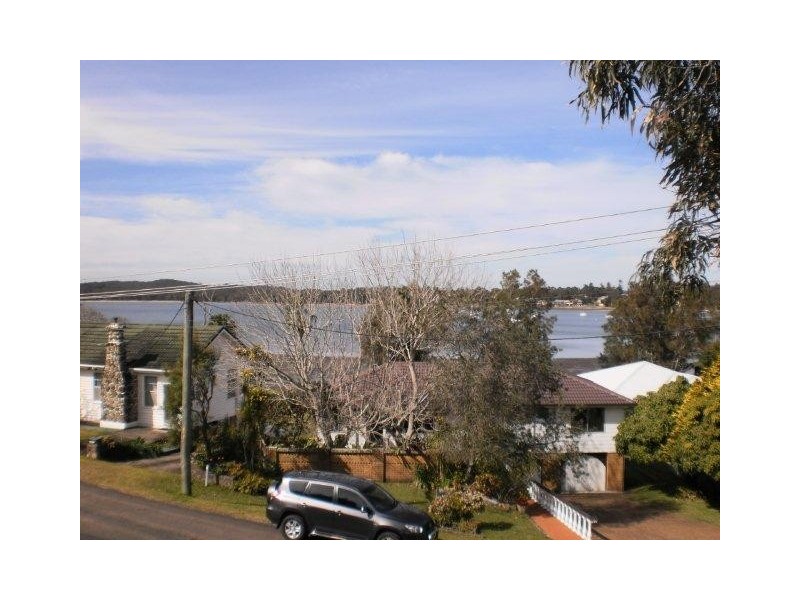 33 Admiralty Avenue, Tanilba Bay NSW 2319