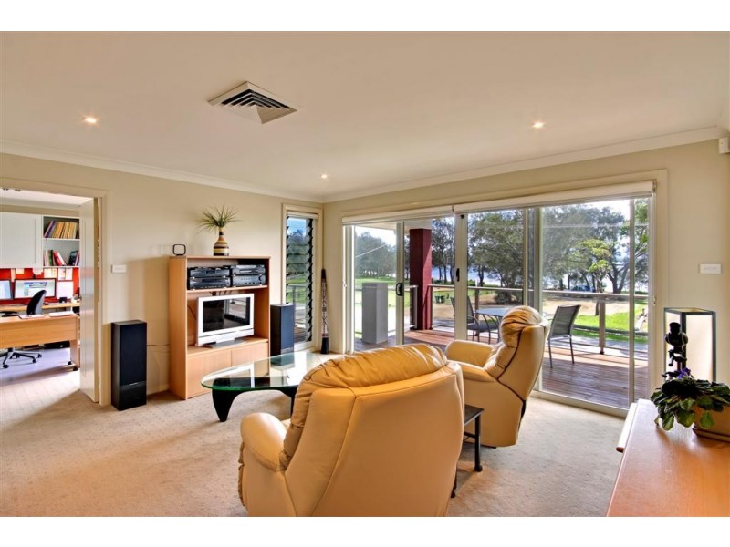 14 Peace Parade, Tanilba Bay NSW 2319