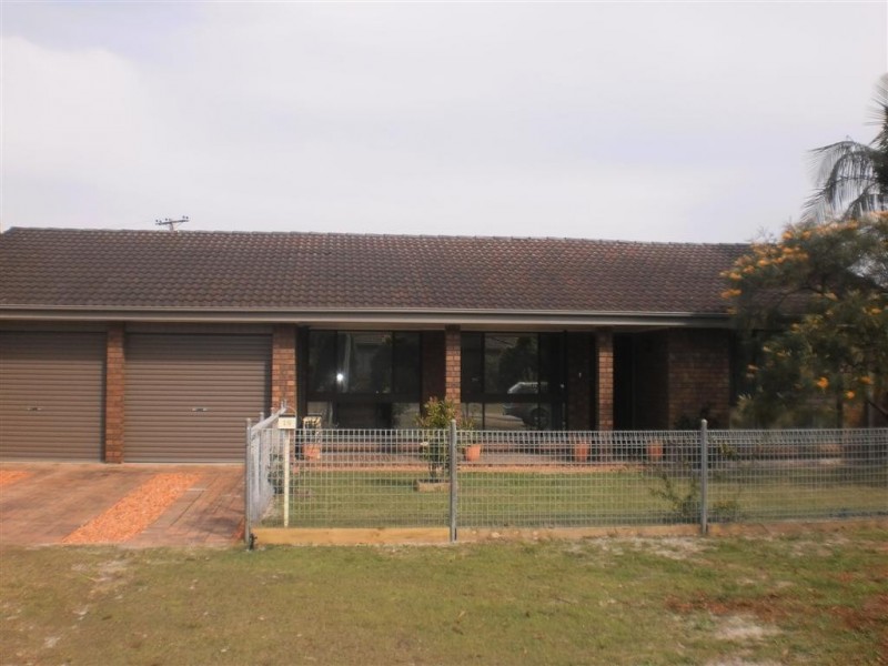 18 Pershing Place, Tanilba Bay NSW 2319
