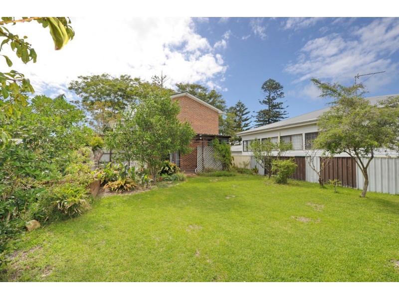 16 Avenue Of The Allies, Tanilba Bay NSW 2319