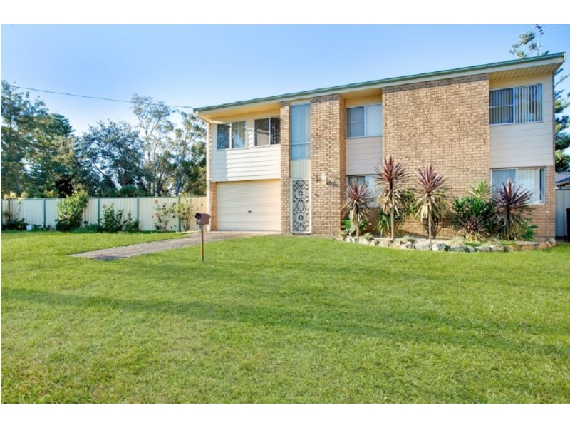 17 Lloyd George Gr, Tanilba Bay NSW 2319
