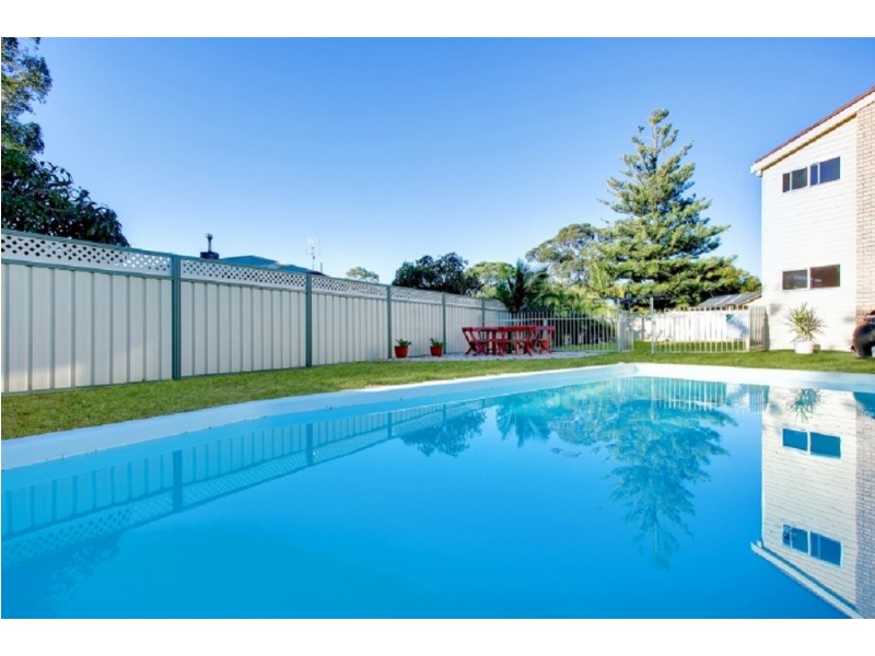 17 Lloyd George Gr, Tanilba Bay NSW 2319