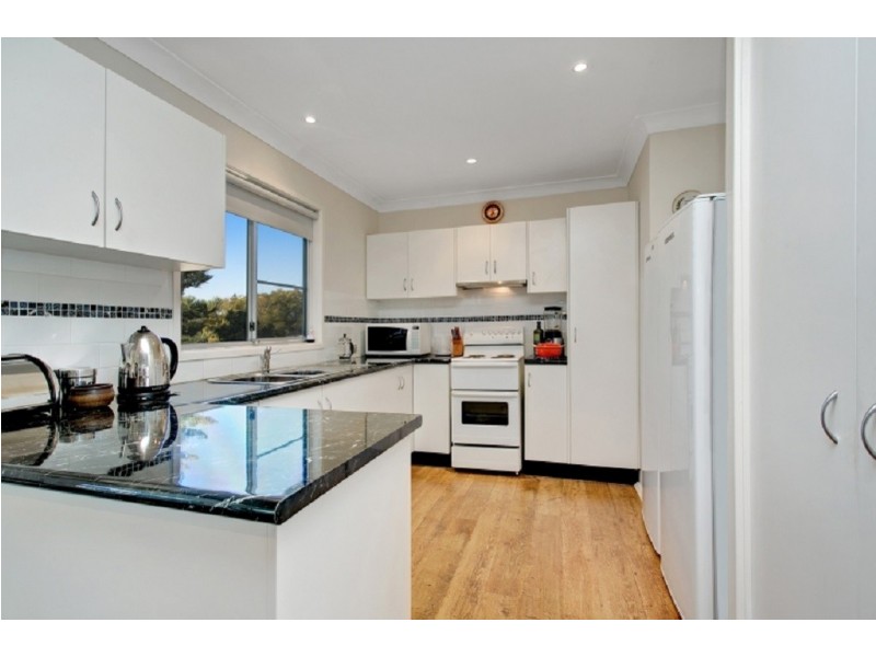 17 Lloyd George Gr, Tanilba Bay NSW 2319