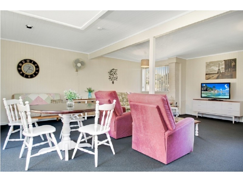 17 Lloyd George Gr, Tanilba Bay NSW 2319