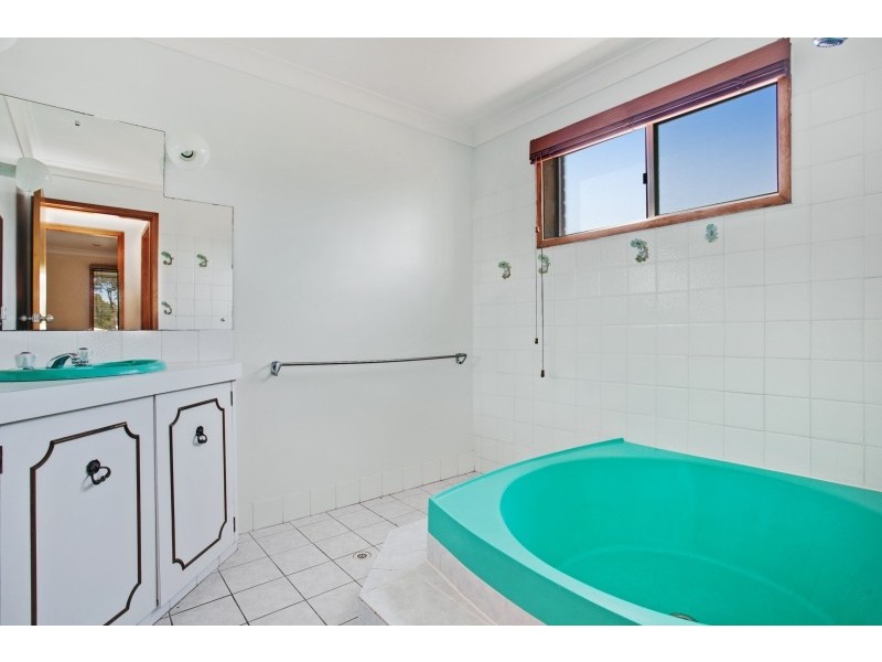18 King Albert Avenue, Tanilba Bay NSW 2319