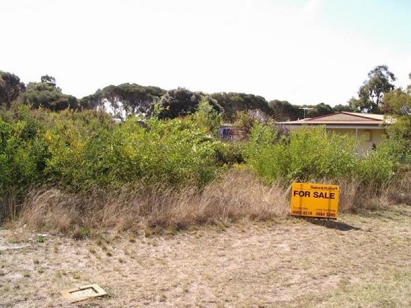 5 Lemon Tree Passage Road, Tanilba Bay NSW 2319