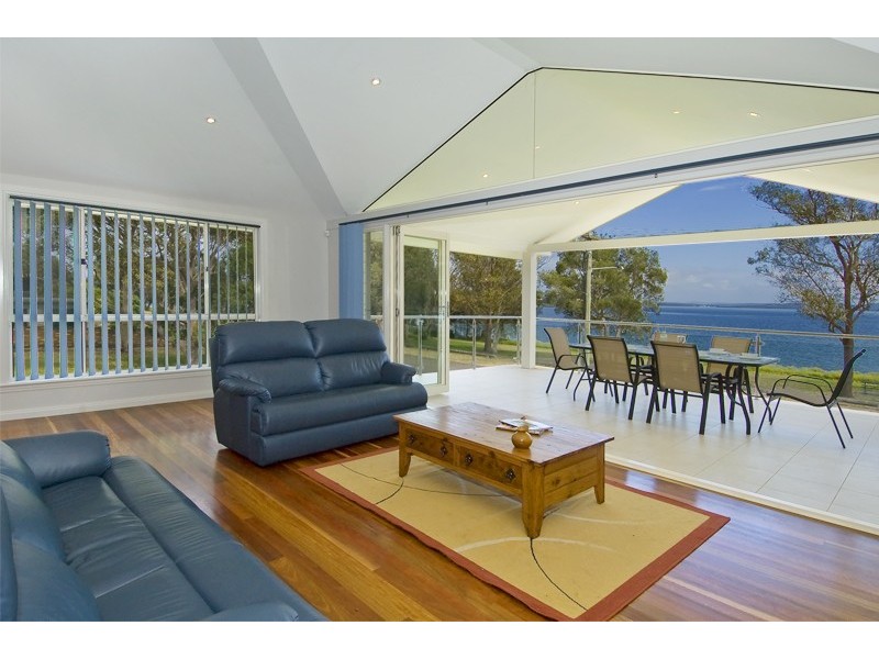 52 Peace Parade, Tanilba Bay NSW 2319