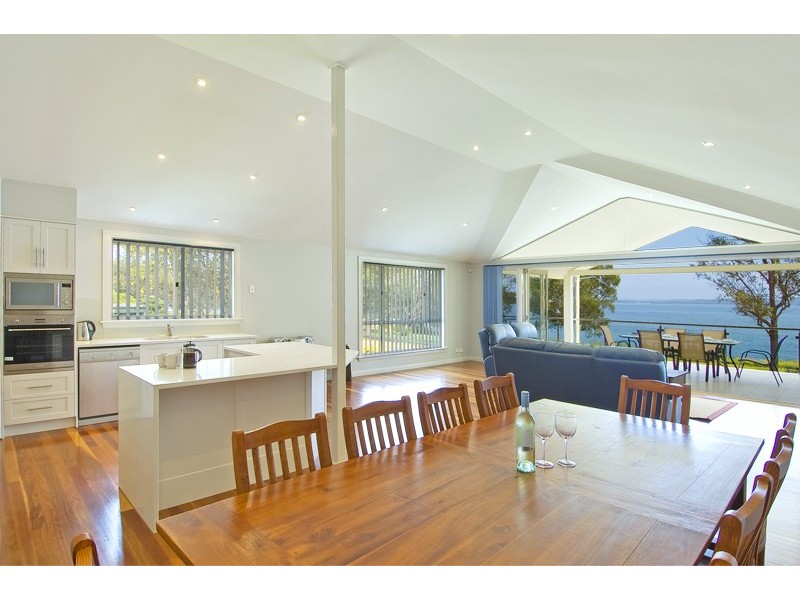 52 Peace Parade, Tanilba Bay NSW 2319