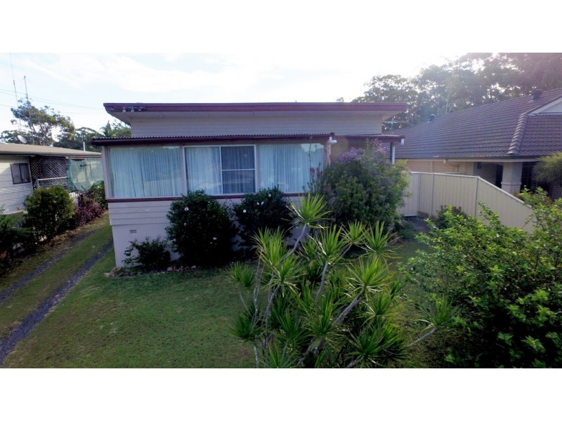 15 Crawley Avenue, Lemon Tree Passage NSW 2319