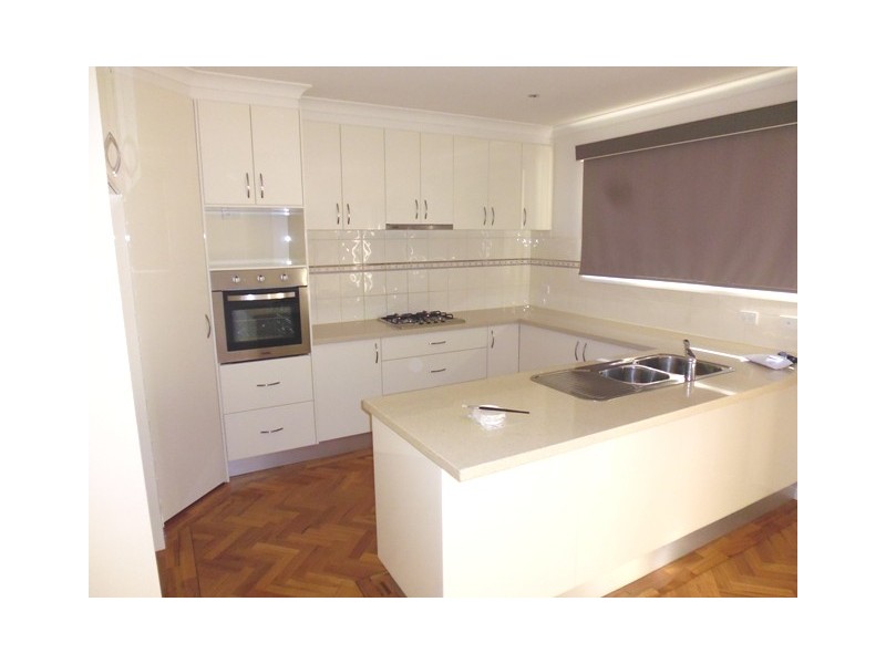 2/9-11 Ash Grove, Bayswater VIC 3153