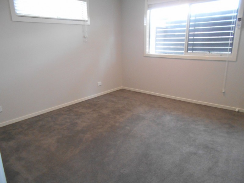 2/54 Fonteyn Drive, Wantirna South VIC 3152