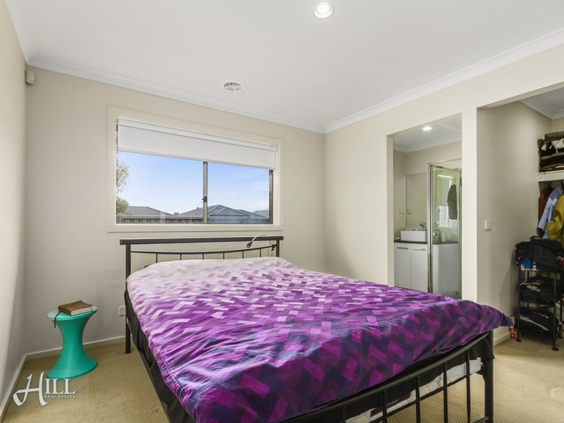 2 Hestia Avenue, Cranbourne West VIC 3977