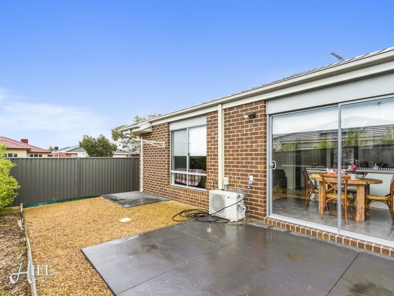 2 Hestia Avenue, Cranbourne West VIC 3977