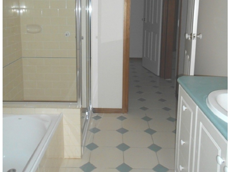 2/5 Francis Crescent, Ferntree Gully VIC 3156