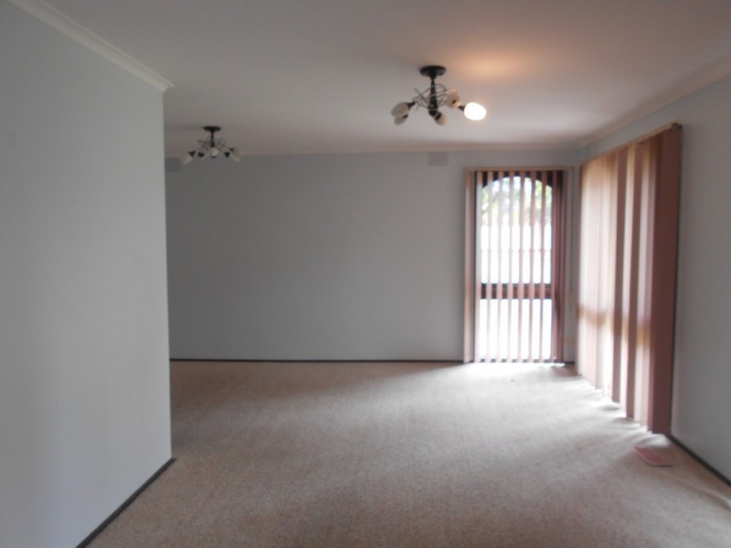 21 Fraser Crescent, Wantirna South VIC 3152